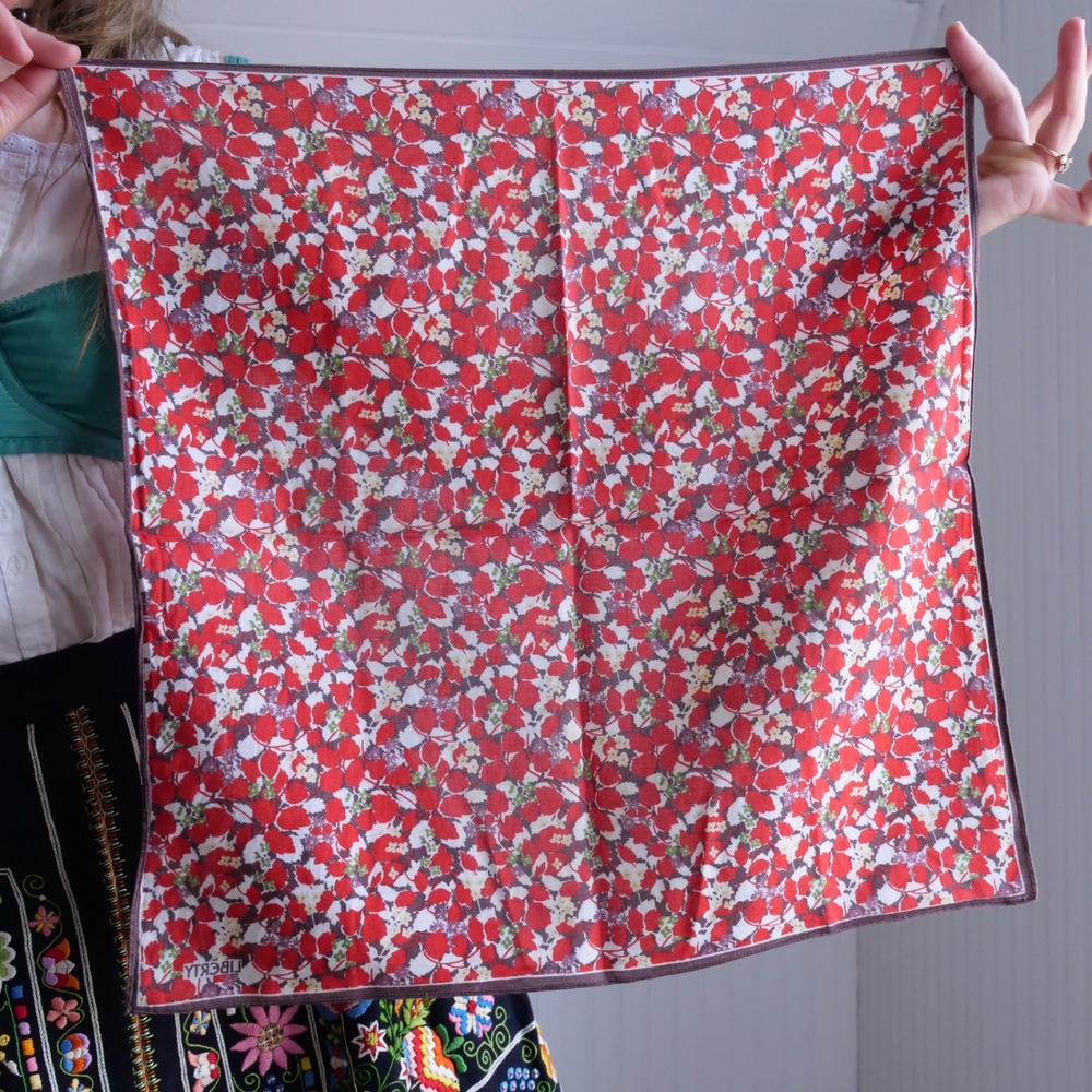 Lovely vintage Liberty floral print cotton handkerchief scarf - Picture 4 of 6